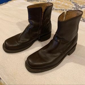 Men’s GBX leather boots. Side zipper.